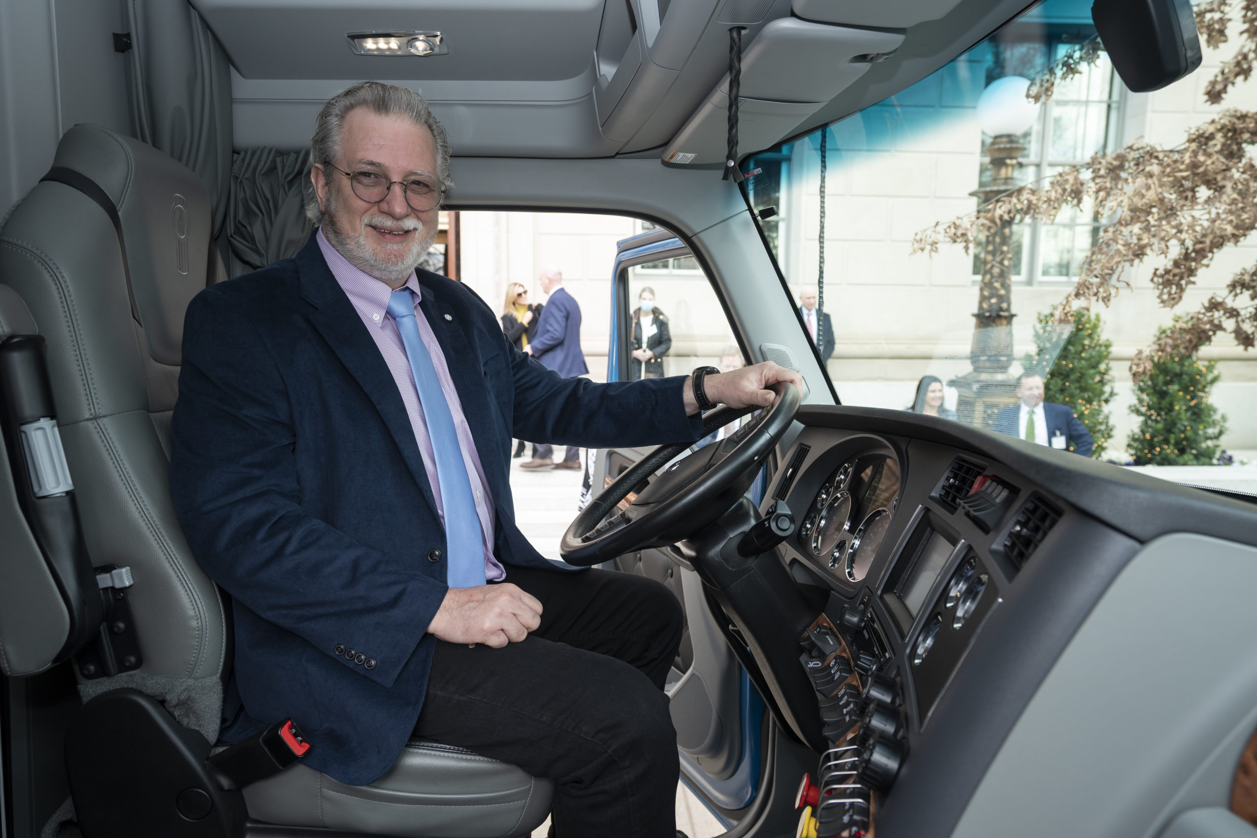 Army Veteran Named 2021 Transition Trucking Winner